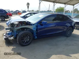2025 Tesla Model 3 Long Range z VIN 5YJ3E1EB3SF907019, wystawiony jako IAAI lot #42117014 z przebiegiem 3 323 mil mil oraz . Historia ofert i sprzedaży dostępna na DreamBid. Obrazek 15.