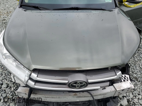 2018 Toyota Highlander SE with VIN 5TDJZRFH8JS888491, listed as a Copart auction lot 61197555 with Not provided miles and Salvage title. Bid and sale history available at DreamBid. Image 12.
