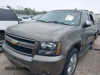 2014 Chevrolet Tahoe LT with VIN 1GNSCBE08ER106419, listed as a IAAI auction lot 41789896 with 99,420 mi miles and . Bid and sale history available at DreamBid. Image 17.