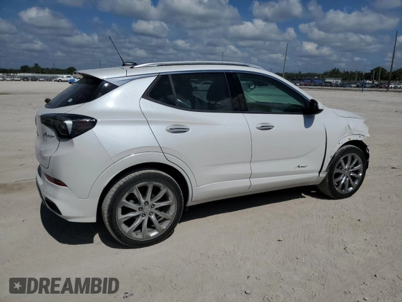 2024 Buick Encore GX Avenir z VIN KL4AMFSL4RB014059, wystawiony jako Copart lot #57218775 z przebiegiem 5 515 mil mil oraz Szkoda całkowita • Salvage title. Historia ofert i sprzedaży dostępna na DreamBid. Obrazek 3.