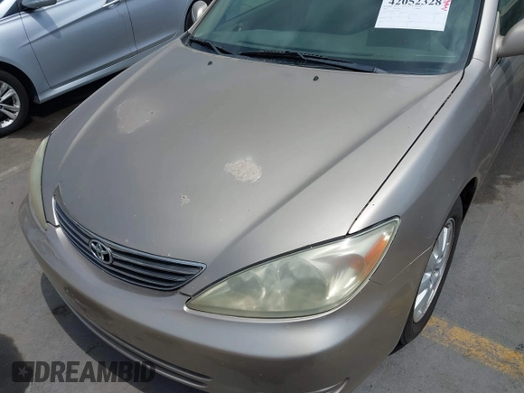 2002 Toyota Camry LE z VIN 4T1BE32K72U078387, wystawiony jako IAAI lot #42052328 z przebiegiem 157 394 mil mil oraz . Historia ofert i sprzedaży dostępna na DreamBid. Obrazek 6.