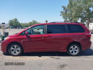 2020 Toyota Sienna LE Auto Access Seat с VIN 5TDKZ3DC7LS060864, выставлен на аукционе IAAI как лот 42518168 с пробегом 58 724 миль миль и . История ставок и продаж доступна на DreamBid. Изображение 14.
