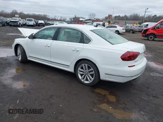 2017 Volkswagen Passat SE z VIN 1VWGT7A35HC052769, wystawiony jako IAAI lot #41687009 z przebiegiem 59 791 mil mil oraz . Historia ofert i sprzedaży dostępna na DreamBid. Obrazek 3.