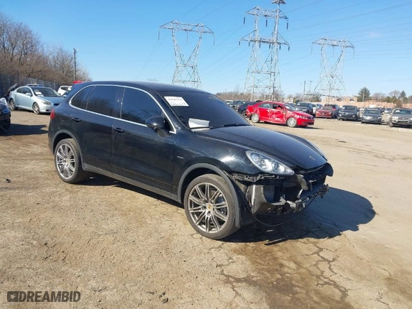2013 Porsche Cayenne Diesel with VIN WP1AF2A2XDLA39177, listed as a IAAI auction lot 41642164 with 93,932 mi miles. Bid and sale history available at carsss.com. Image 1.