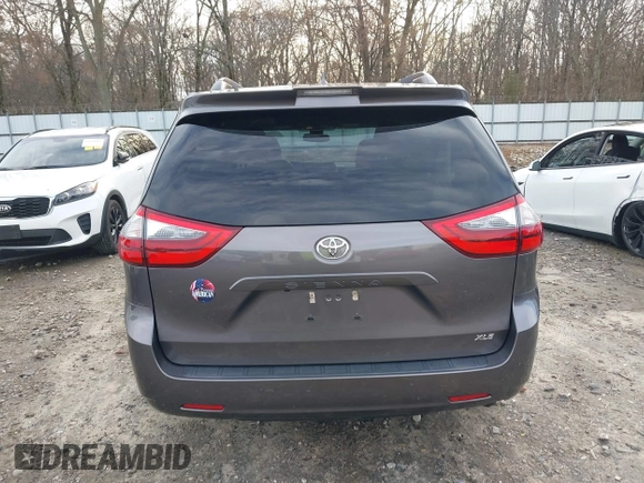 2020 Toyota Sienna XLE Auto Access Seat with VIN 5TDYZ3DCXLS074767, listed as a IAAI auction lot 41584795 with 73,568 mi miles. Bid and sale history available at carsss.com. Image 16.