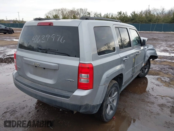2015 Jeep Patriot Latitude z VIN 1C4NJRFB7FD412238, wystawiony jako IAAI lot #41639976 z przebiegiem 106 767 mil mil oraz . Historia ofert i sprzedaży dostępna na DreamBid. Obrazek 4.