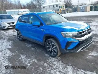 2023 Volkswagen Taos SE z VIN 3VVNX7B22PM342731, wystawiony jako IAAI lot #41210800 z przebiegiem 11 499 mil mil oraz . Historia ofert i sprzedaży dostępna na DreamBid. Obrazek 1.