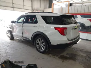 2023 Ford Explorer XLT with VIN 1FMSK8DH2PGB30764, listed as a IAAI auction lot 41608272 with 33,952 mi miles. Bid and sale history available at carsss.com. Image 3.