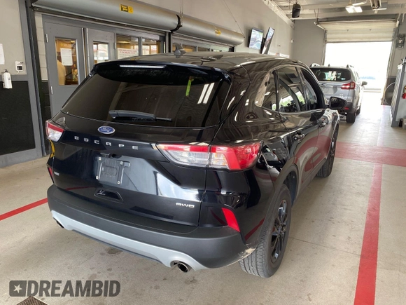 2022 Ford Escape SE z VIN 1FMCU9G67NUB89080, wystawiony jako IAAI lot #42788982 z przebiegiem 54 984 mil mil oraz . Historia ofert i sprzedaży dostępna na DreamBid. Obrazek 6.