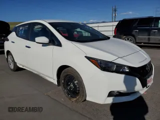 2025 Nissan LEAF S z VIN 1N4AZ1BV1SC562084, wystawiony jako Copart lot #53189765 z przebiegiem 7953 mil mil oraz Szkody całkowita. Historia ofert i sprzedaży dostępna na DreamBid. Obrazek 4.