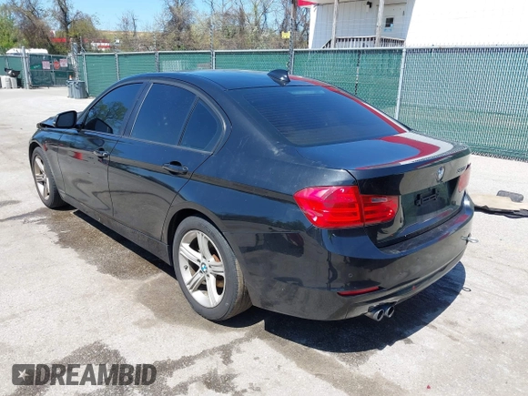 2013 BMW 3 Series 328i z VIN WBA3C1C56DF438426, wystawiony jako IAAI lot #42052101 z przebiegiem 180 524 mil mil oraz . Historia ofert i sprzedaży dostępna na DreamBid. Obrazek 3.
