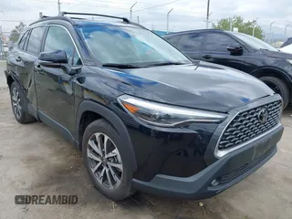 2022 Toyota Corolla Cross XLE z VIN 7MUDAABG6NV030600, wystawiony jako IAAI lot #42057230 z przebiegiem 17 497 mil mil oraz . Historia ofert i sprzedaży dostępna na DreamBid. Obrazek 1.