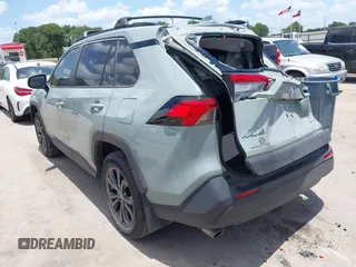 2023 Toyota RAV4 Hybrid XLE Premium с VIN JTMB6RFV6PD079532, выставлен на аукционе IAAI как лот 42448290 с пробегом 45 820 миль миль и . История ставок и продаж доступна на DreamBid. Изображение 3.