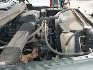 1996 Dodge 1500 z VIN 3B7HF13Z0TG136405, wystawiony jako IAAI lot #42284271 z przebiegiem 226 998 mil mil oraz . Historia ofert i sprzedaży dostępna na DreamBid. Obrazek 14.