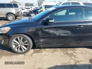 2013 Volvo C70 T5 z VIN YV1672MC8DJ139597, wystawiony jako IAAI lot #41459072 z przebiegiem 115 807 mil mil oraz . Historia ofert i sprzedaży dostępna na DreamBid. Obrazek 6.