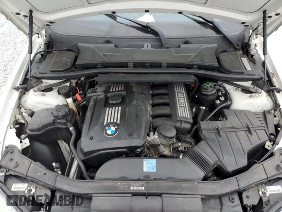 2011 BMW 3 Series 328i z VIN WBAPH7G53BNM58989, wystawiony jako Copart lot #79000604 z przebiegiem Nie podano mil oraz Nie do naprawy • Non repairable. Historia ofert i sprzedaży dostępna na DreamBid. Obrazek 11.