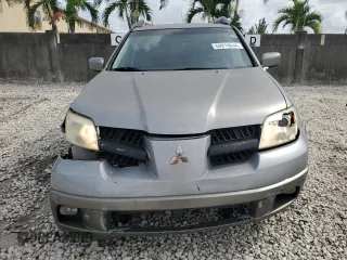 2005 Mitsubishi Outlander XLS with VIN JA4LX41F55U038885, listed as a Copart auction lot 69919634 with 226,563 mi miles and Salvage Title. Bid and sale history available at carsss.com. Image 5.