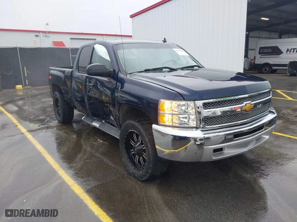 2012 Chevrolet Silverado 1500 LT with VIN 1GCRCSE08CZ273769, listed as a IAAI auction lot 41839889 with 156,424 mi miles. Bid and sale history available at carsss.com. Image 1.
