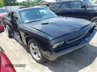 2010 Dodge Challenger R/T Classic z VIN 2B3CJ5DT0AH184026, wystawiony jako IAAI lot #42388128 z przebiegiem 181 601 mil mil oraz . Historia ofert i sprzedaży dostępna na DreamBid. Obrazek 1.