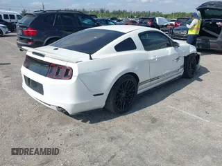 2013 Ford Mustang V6 z VIN 1ZVBP8AM2D5250074, wystawiony jako IAAI lot #42081635 z przebiegiem 135 958 mil mil oraz . Historia ofert i sprzedaży dostępna na DreamBid. Obrazek 4.