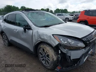 2020 Ford Escape SEL z VIN 1FMCU0H61LUA94358, wystawiony jako IAAI lot #42446406 z przebiegiem 38 803 mil mil oraz . Historia ofert i sprzedaży dostępna na DreamBid. Obrazek 18.
