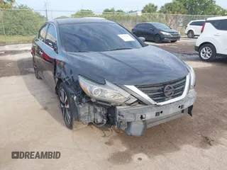 2018 Nissan Altima SR with VIN 1N4AL3AP5JC255662, listed as a IAAI auction lot 42229232 with 171,399 mi miles and . Bid and sale history available at carsss.com. Image 1.