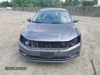 2017 Volkswagen Passat S z VIN 1VWAT7A38HC043814, wystawiony jako IAAI lot #42216077 z przebiegiem 178 418 mil mil oraz . Historia ofert i sprzedaży dostępna na DreamBid. Obrazek 13.