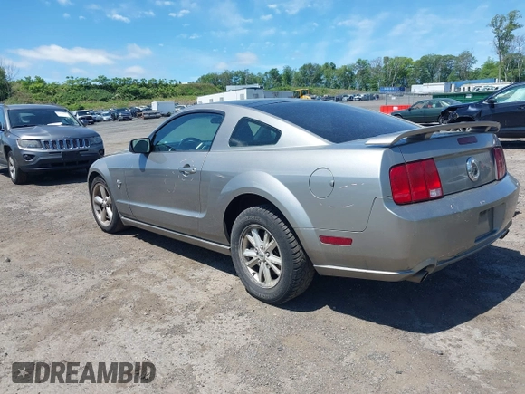2009 Ford Mustang GT z VIN 1ZVHT82H295123520, wystawiony jako IAAI lot #42313485 z przebiegiem 153 069 mil mil oraz . Historia ofert i sprzedaży dostępna na DreamBid. Obrazek 3.