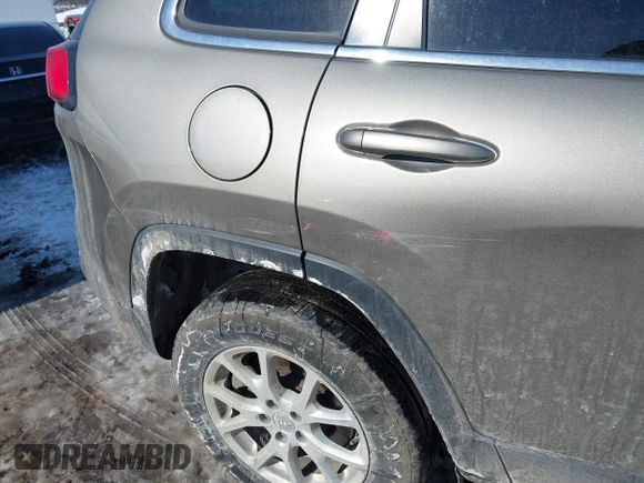 2018 Jeep Cherokee Latitude z VIN 1C4PJMCX2JD570426, wystawiony jako IAAI lot #41394183 z przebiegiem 182 419 mil mil oraz . Historia ofert i sprzedaży dostępna na DreamBid. Obrazek 18.
