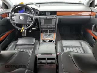 2004 Volkswagen Phaeton V8 z VIN WVWAF63D848008231, wystawiony jako Copart lot #58247645 z przebiegiem 130 457 mil mil oraz Czysty tytuł • Clean title. Historia ofert i sprzedaży dostępna na DreamBid. Obrazek 8.