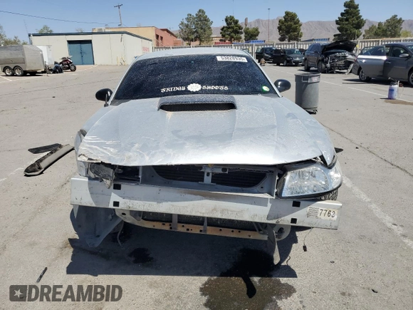 2001 Ford Mustang GT Deluxe z VIN 1FAFP42X61F165305, wystawiony jako Copart lot #53828935 z przebiegiem 175 538 mil mil oraz Szkoda całkowita • Salvage title. Historia ofert i sprzedaży dostępna na DreamBid. Obrazek 5.