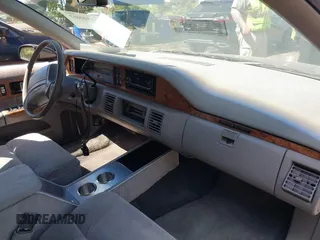 1993 Chevrolet Caprice z VIN 1G1BN53E9PR106587, wystawiony jako IAAI lot #42310802 z przebiegiem 77 043 mil mil oraz . Historia ofert i sprzedaży dostępna na DreamBid. Obrazek 5.