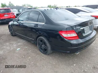 2010 Mercedes-Benz C 300 Sport z VIN WDDGF8BB5AR131972, wystawiony jako IAAI lot #42221225 z przebiegiem 145 036 mil mil oraz . Historia ofert i sprzedaży dostępna na DreamBid. Obrazek 3.