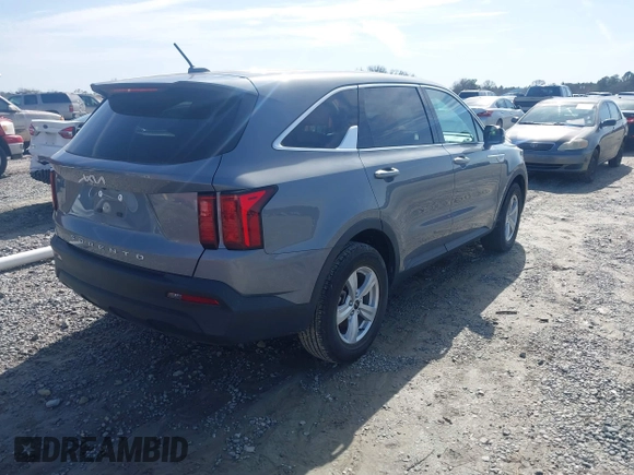 2022 Kia Sorento LX with VIN 5XYRG4LC8NG122154, listed as a IAAI auction lot 41590659 with 15,619 mi miles. Bid and sale history available at carsss.com. Image 4.