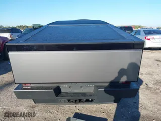 2024 Tesla Cybertruck with VIN 7G2CEHED2RA020185, listed as a IAAI auction lot 41673479 with 8,224 mi miles. Bid and sale history available at carsss.com. Image 17.