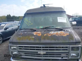 1989 Chevrolet Chevy Van z VIN 1GBEG25K9K7155815, wystawiony jako IAAI lot #41926158 z przebiegiem 634 259 mil mil oraz . Historia ofert i sprzedaży dostępna na DreamBid. Obrazek 6.