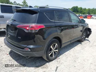 2018 Toyota RAV4 XLE z VIN 2T3WFREVXJW491725, wystawiony jako IAAI lot #42216365 z przebiegiem 76 365 mil mil oraz . Historia ofert i sprzedaży dostępna na DreamBid. Obrazek 4.