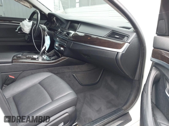 2015 BMW 5 Series 528i z VIN WBA5A5C56FD519995, wystawiony jako IAAI lot #41788365 z przebiegiem 114 306 mil mil oraz . Historia ofert i sprzedaży dostępna na DreamBid. Obrazek 5.