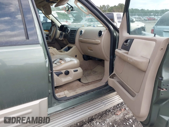 2005 Ford Expedition Eddie Bauer with VIN 1FMFU185X5LB10902, listed as a IAAI auction lot 41184953 with 246,143 mi miles. Bid and sale history available at carsss.com. Image 5.