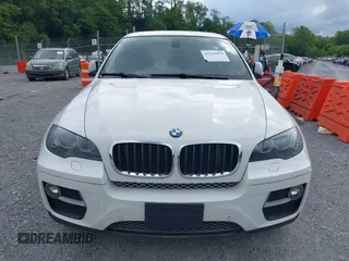 2013 BMW X6 xDrive35i z VIN 5UXFG2C59DL788319, wystawiony jako IAAI lot #42522879 z przebiegiem 158 589 mil mil oraz . Historia ofert i sprzedaży dostępna na DreamBid. Obrazek 12.