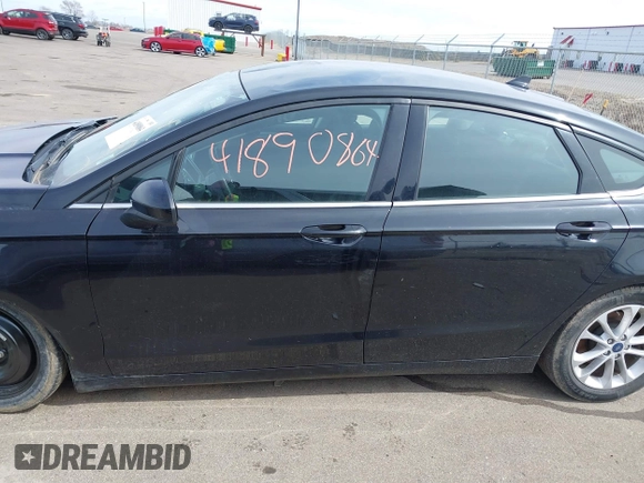 2019 Ford Fusion SE with VIN 3FA6P0H71KR255482, listed as a IAAI auction lot 41890864 with 125,077 mi miles. Bid and sale history available at carsss.com. Image 14.