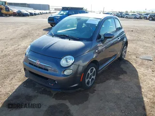 2016 FIAT 500e z VIN 3C3CFFGE5GT211065, wystawiony jako IAAI lot #42001992 z przebiegiem 29 848 mil mil oraz . Historia ofert i sprzedaży dostępna na DreamBid. Obrazek 2.