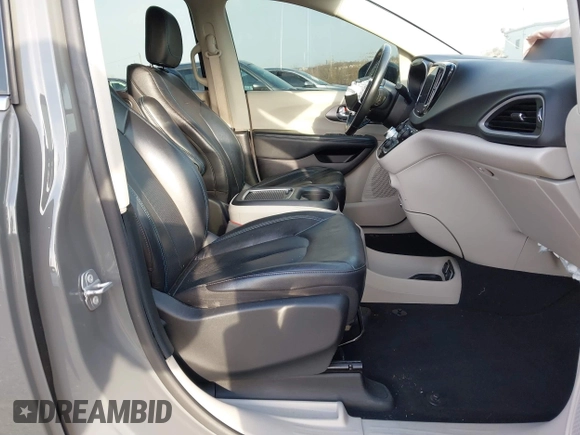 2021 Chrysler Pacifica Touring L with VIN 2C4RC1BG4MR598328, listed as a IAAI auction lot 41749306 with 78,035 mi miles and . Bid and sale history available at DreamBid. Image 5.