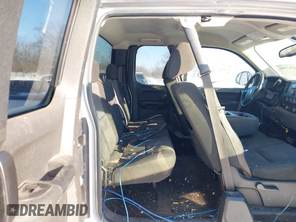 2010 Chevrolet Silverado 1500 LS with VIN 1GCSCREA8AZ275862, listed as a IAAI auction lot 41621090 with 280,598 mi miles. Bid and sale history available at carsss.com. Image 8.