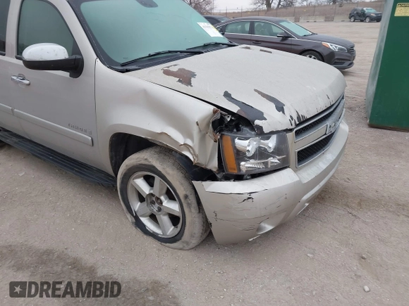 2007 Chevrolet Tahoe LTZ z VIN 1GNFK13037J332824, wystawiony jako IAAI lot #41505874 z przebiegiem 219 823 mil mil oraz . Historia ofert i sprzedaży dostępna na DreamBid. Obrazek 6.