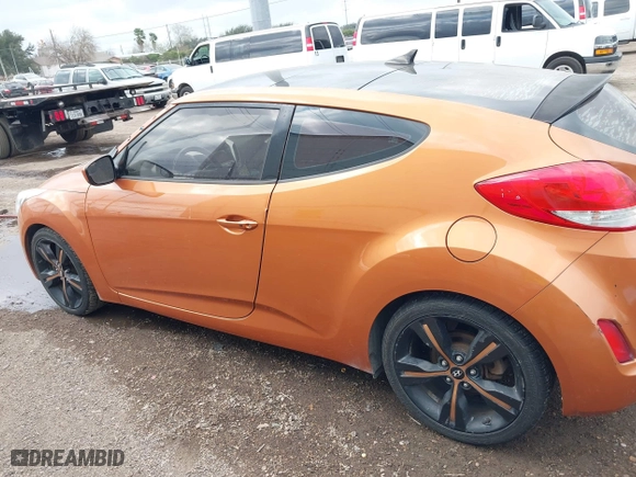 2015 Hyundai Veloster RE:FLEX with VIN KMHTC6AD8FU238345, listed as a IAAI auction lot 41549377 with 117,240 mi miles. Bid and sale history available at carsss.com. Image 15.
