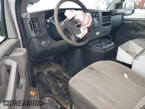 2017 GMC Savana Cargo z VIN 1GTZ7GFG4H1212146, wystawiony jako Copart lot #44348245 z przebiegiem 114 140 mil mil oraz Szkody całkowita. Historia ofert i sprzedaży dostępna na DreamBid. Obrazek 8.