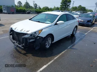 2013 Hyundai Sonata GLS z VIN 5NPEB4AC0DH566586, wystawiony jako IAAI lot #42329993 z przebiegiem 118 089 mil mil oraz . Historia ofert i sprzedaży dostępna na DreamBid. Obrazek 2.