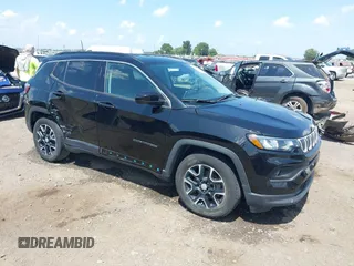2022 Jeep Compass Latitude z VIN 3C4NJCBB6NT137361, wystawiony jako IAAI lot #42626101 z przebiegiem 61 966 mil mil oraz . Historia ofert i sprzedaży dostępna na DreamBid. Obrazek 1.
