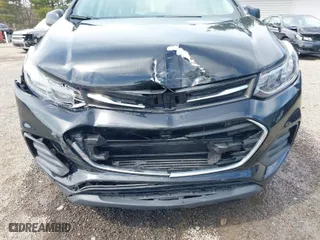 2019 Chevrolet Trax LS with VIN 3GNCJKSB9KL256557, listed as a IAAI auction lot 41879464 with 75,184 mi miles. Bid and sale history available at carsss.com. Image 6.